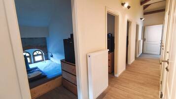 1 slaapkamer, een strijkplank/strijkijzer, gratis wifi