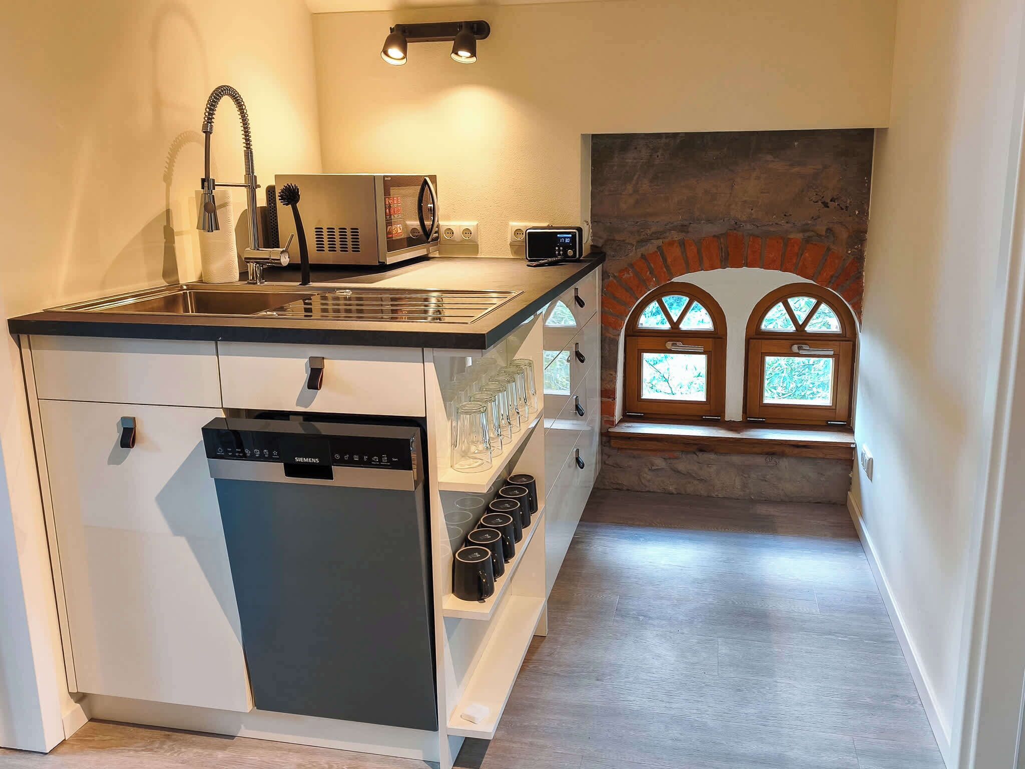 Coffee/tea maker, oven, stovetop, dishwasher