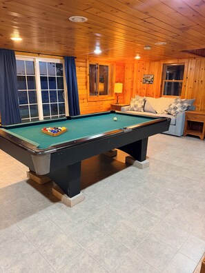 Game room - New Lakefront Escape on Red Cedar Lane. Private Dock, Sunset Views & Family Fun (Sidney)