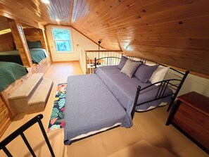 Room - New Lakefront Escape on Red Cedar Lane. Private Dock, Sunset Views & Family Fun (Sidney)