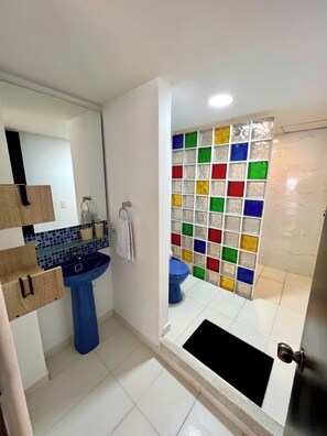 Bathroom - Kaza Living Usaquén (Usaquen)