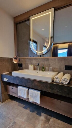 Bathroom - Hotel Bergland (Scena)
