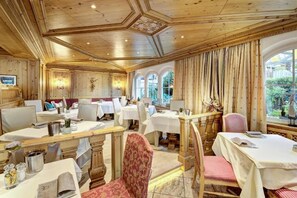 Dining - Hotel Bergland (Scena)