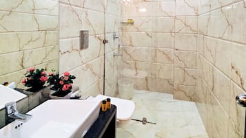Executive Double Room, Hill View | Bathroom