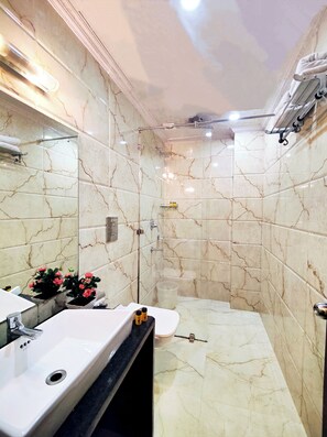 Executive Double Room, Hill View | Bathroom - Jo'stel Hotel Gangtok Drift (Gangtok)