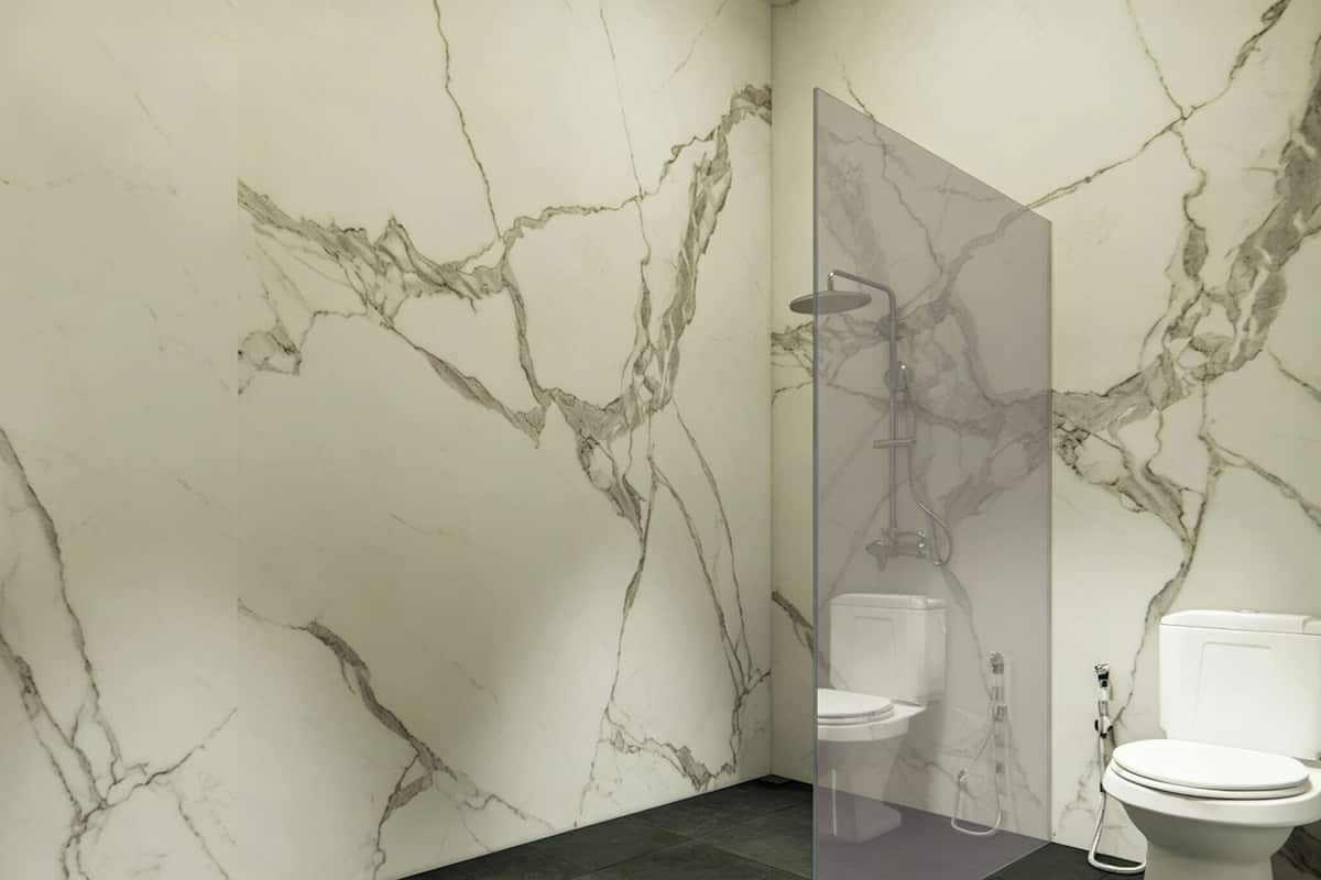 Shower, handuk, sabun, dan sampo
