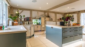 A spacious kitchen with a large island, built-in appliances, and ample natural light. - 6 Bed in Lymington (oc-56765) (Boldre)
