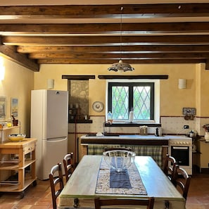 Private kitchen - The historic Sicilian farmhouse nestled amid 7 hectares of organic olive groves (Sicilia)