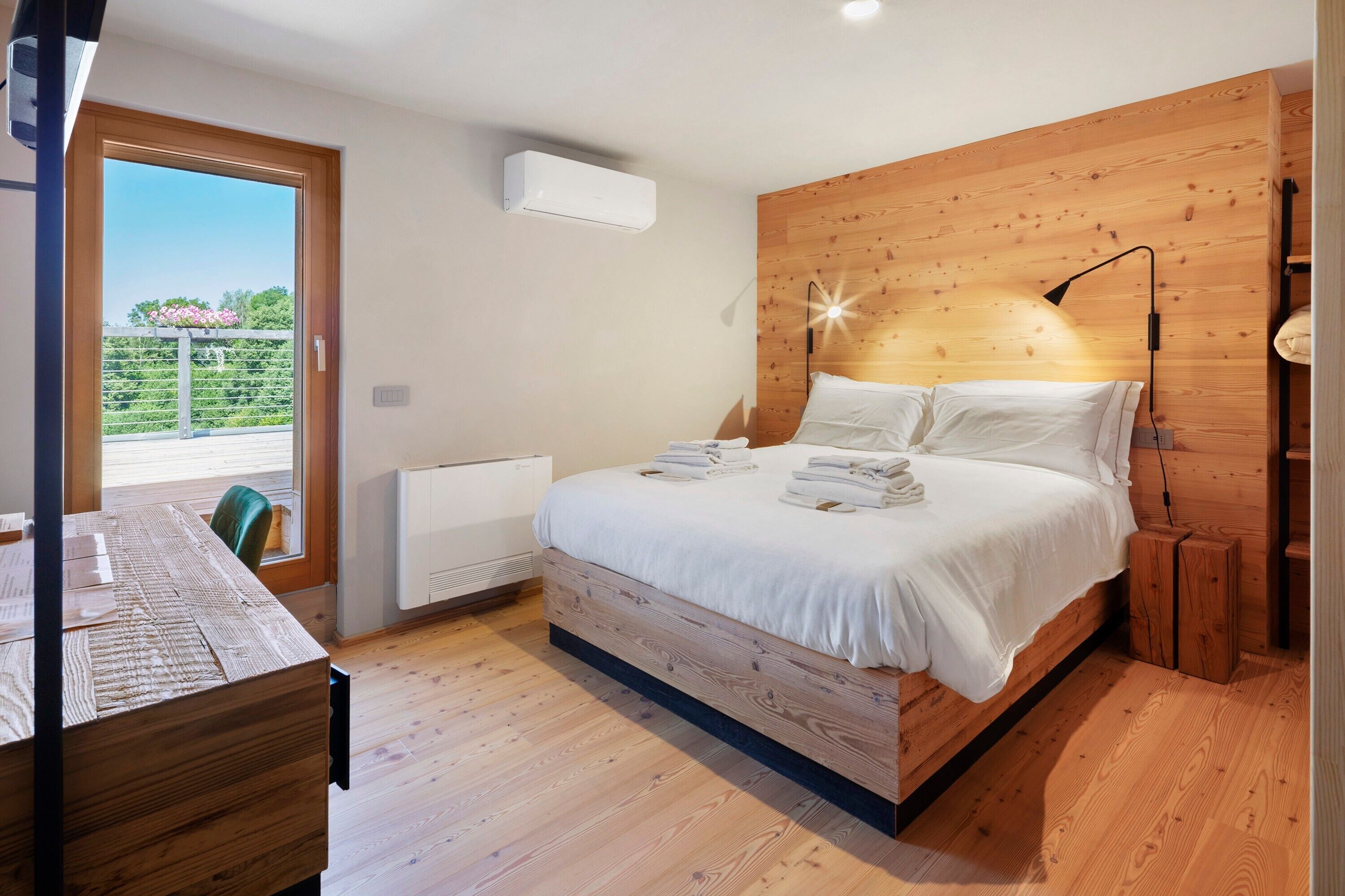 WiFi, bed sheets