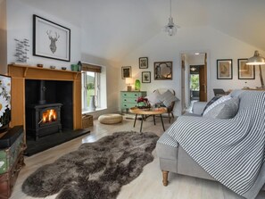TV, fireplace - 1 Bed in Coniston (oc-lcc37) (Blawith)
