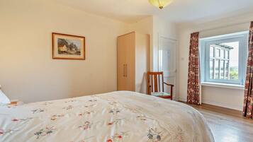 2 bedrooms, WiFi (free), bed sheets