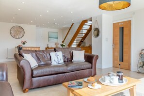 TV - 3 Bed in Brixham (oc-57892) (Brixham)