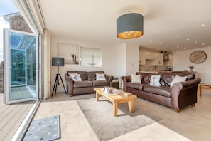 TV - 3 Bed in Brixham (oc-57892) (Brixham)