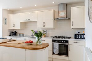 Private kitchen - 3 Bed in Brixham (oc-57892) (Brixham)