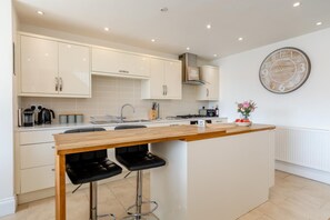 Private kitchen - 3 Bed in Brixham (oc-57892) (Brixham)