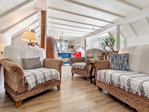TV - 3 Bed in Bude (oc-57739) (Woodford)