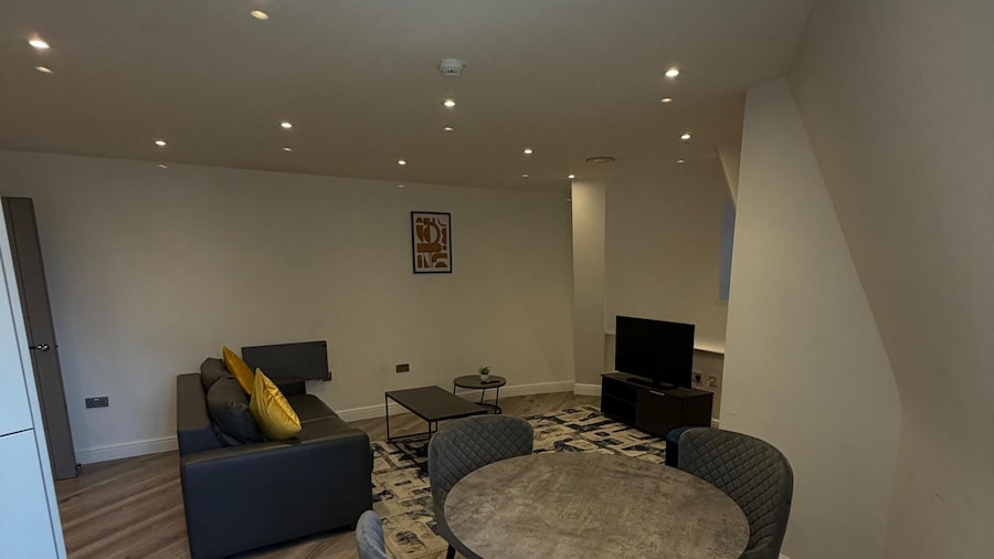Dale Street Apartments by StaySavvy