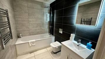 Grand Penthouse, 2 Bedrooms, Non Smoking, City View | Bathroom | Hair dryer, towels, soap, shampoo