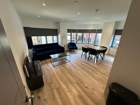 Dale Street Apartments by StaySavvy