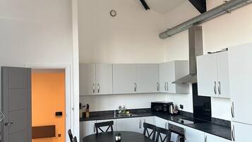 Grand Penthouse, 2 Bedrooms, Non Smoking, City View | Dining