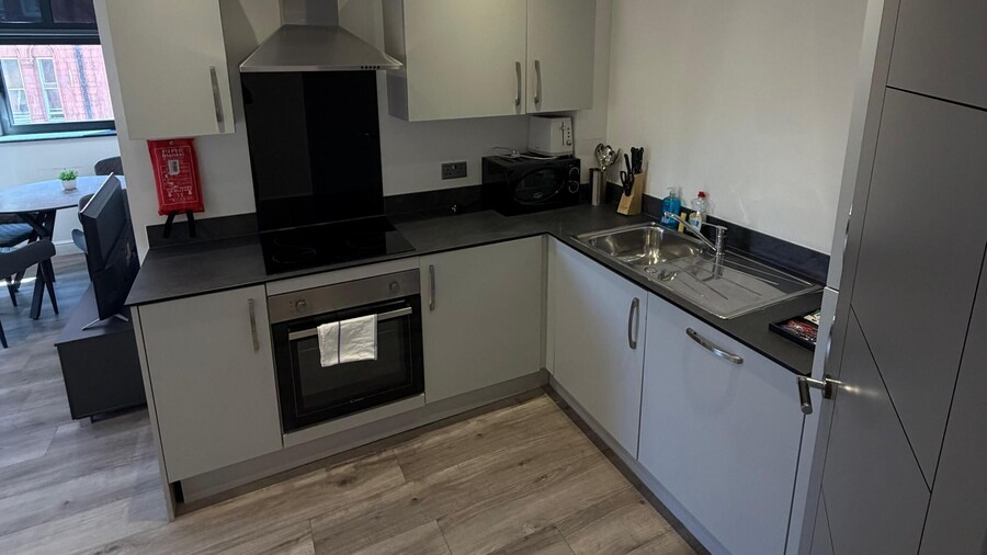 Dale Street Apartments by StaySavvy