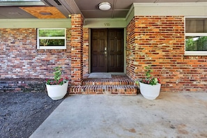 House, 5 Bedrooms | Exterior detail - Sprawling 5br Oasis Near FSU & Trails 5 Bedroom Home (Tallahassee)