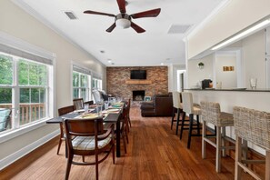 House, 5 Bedrooms | Dining - Sprawling 5br Oasis Near FSU & Trails 5 Bedroom Home (Tallahassee)