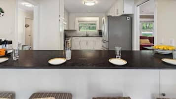 House, 5 Bedrooms | Dapur peribadi | Pembancuh kopi/teh, peti sejuk, ketuhar