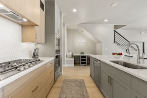 Stadtwohnung, 4 Schlafzimmer | Eigene Küche | Wasserkocher mit Kaffee-/Teezubehör, Kühlschrank, Ofen, Toaster