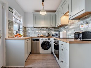 Oven, dishwasher, high chair, cookware/dishes/utensils - 3 Bed in Seahouses (oc-cn003) (Seahouses)