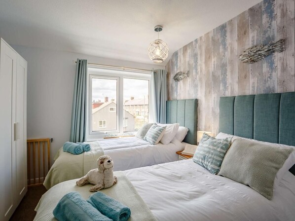 3 bedrooms, travel cot, free WiFi, bed sheets - 3 Bed in Seahouses (oc-cn003) (Seahouses)