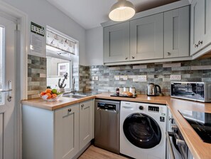 Oven, dishwasher, high chair, cookware/dishes/utensils - 3 Bed in Seahouses (oc-cn003) (Seahouses)