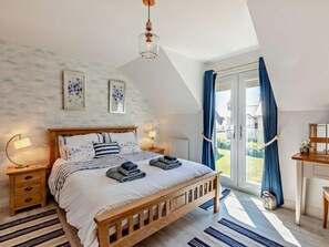 Travel cot, free WiFi, bed sheets - 3 Bed in Beadnell (oc-cn029) (Beadnell)