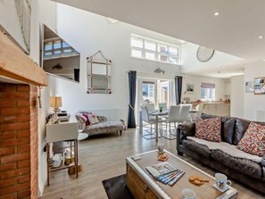 TV, fireplace - 3 Bed in Beadnell (oc-cn029) (Beadnell)