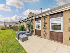 Terrace/patio - 3 Bed in Newton -by-the- Sea (oc-cn026) (Newton-by-the-Sea)