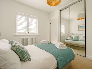 Travel cot, free WiFi, bed sheets - 3 Bed in Beadnell (oc-cn042) (Beadnell)