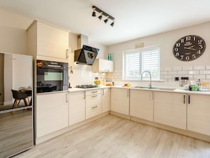 Oven, high chair, cookware/dishes/utensils - 3 Bed in Beadnell (oc-cn042) (Beadnell)