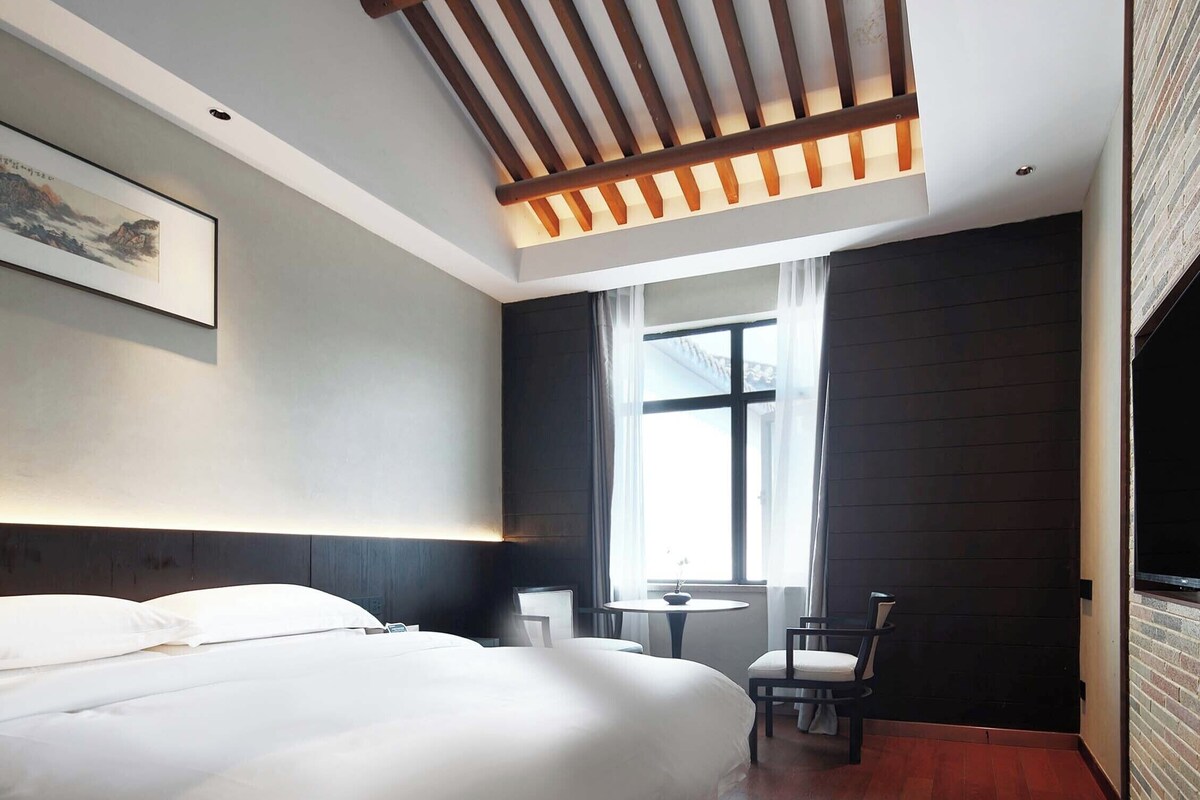 Deluxe Double Room, Garden View