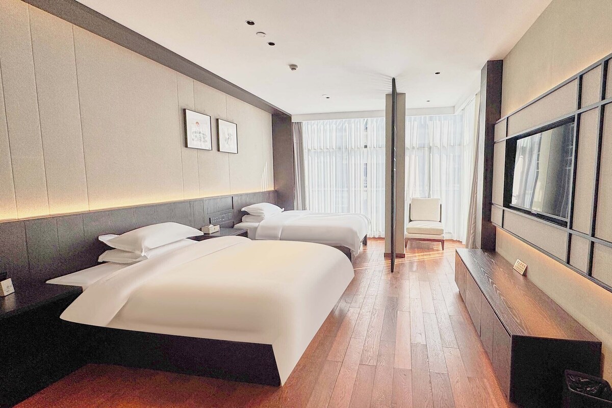 Senior Twin Room, Balcony, Garden View