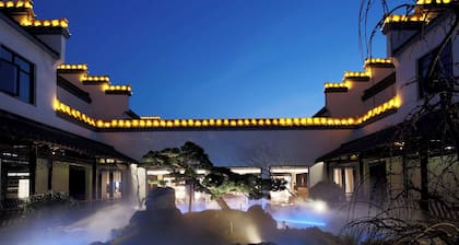 Fenghuangliuyuan Garden Hotel