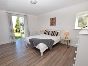 Travel cot, free WiFi, bed sheets - 2 Bed in Lamesley (oc-cn107) (Lamesley)