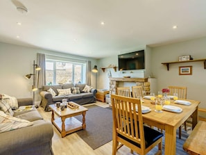 TV, fireplace - 3 Bed in Beadnell (oc-cn119) (Beadnell)