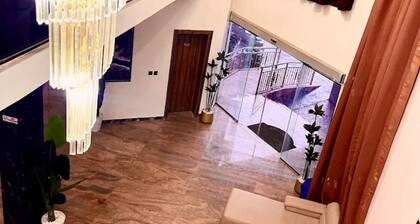 DE NEW DAWN HOTEL & LOUNGE