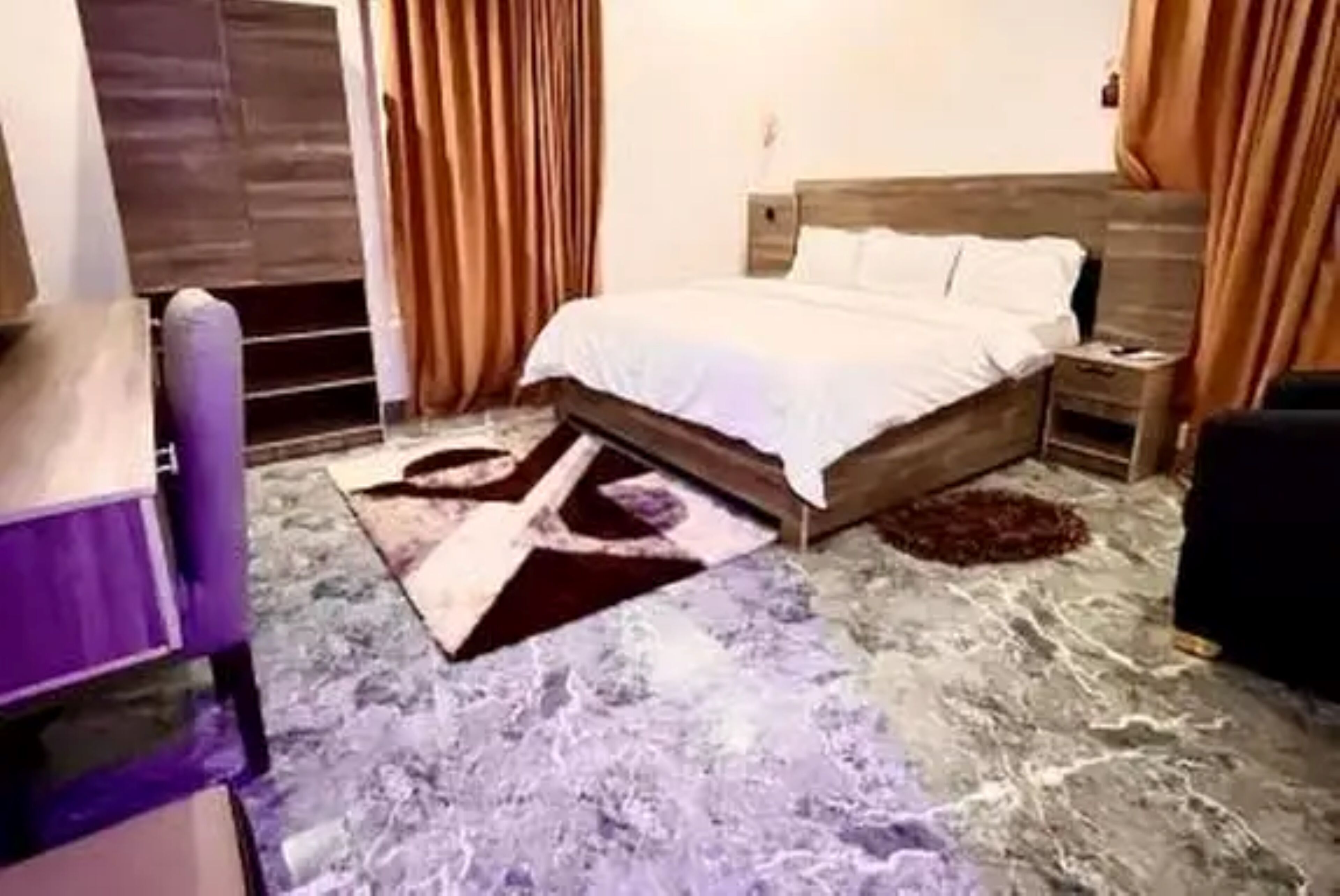 Presidential Suite, City View | Desk, laptop workspace