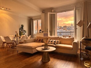 Deluxe appartement, uitzicht op de stad | Woonruimte
