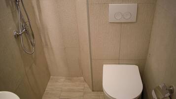 Standard Room, Balcony, Sea View | Bathroom