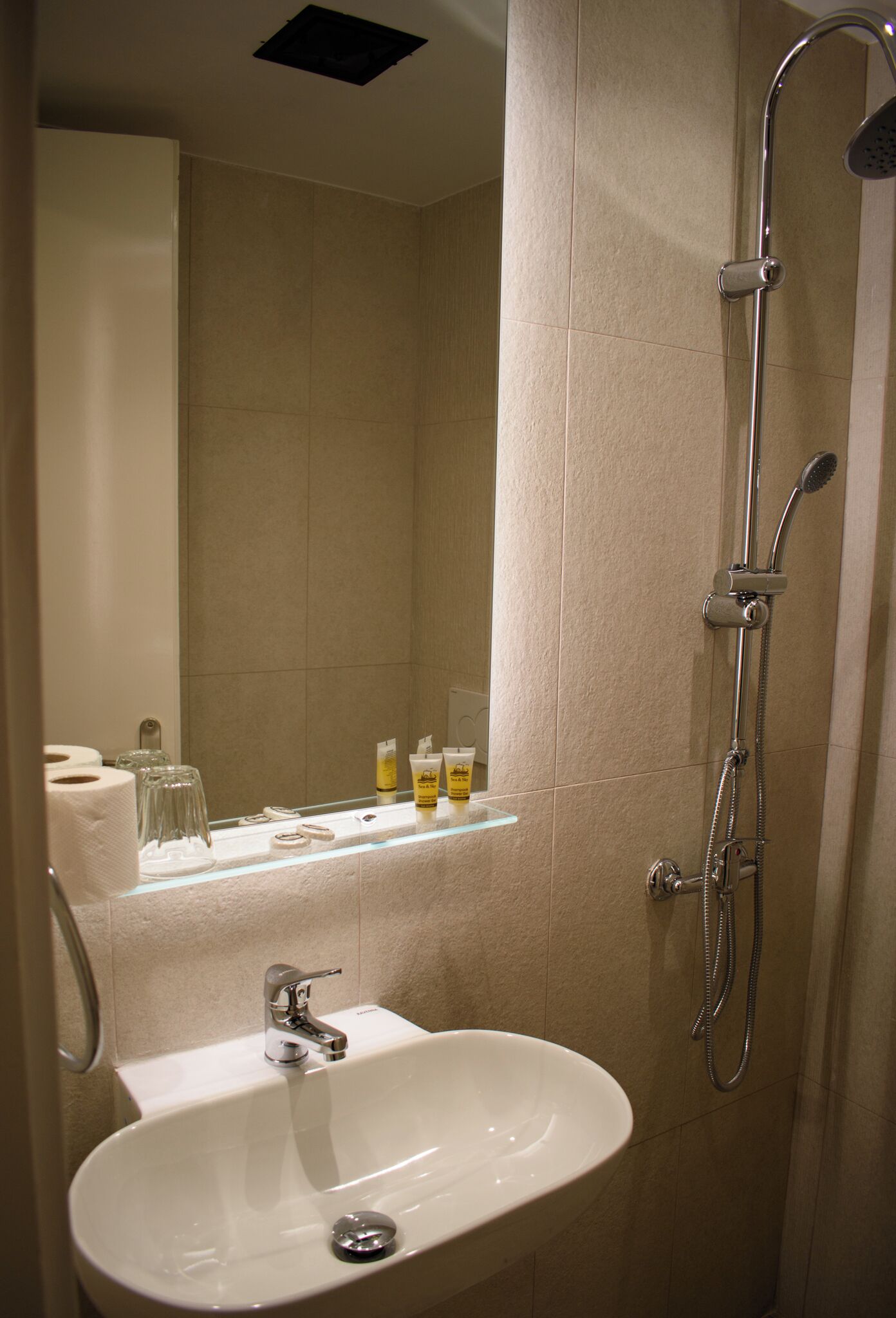 Standard Room, Balcony, Sea View | Bathroom