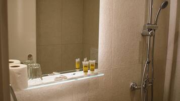 Standard Room, Balcony, Sea View | Bathroom