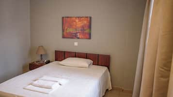 Chambre Simple Standard, vue ville | Espace de travail pour ordinateur portable, Wi-Fi gratuit