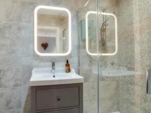 Bathroom - 1 Bed in Seahouses (oc-cn118) (Seahouses)